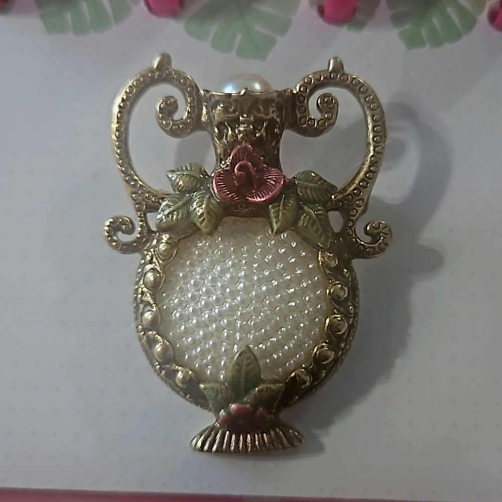 Vintage Vase Brooch